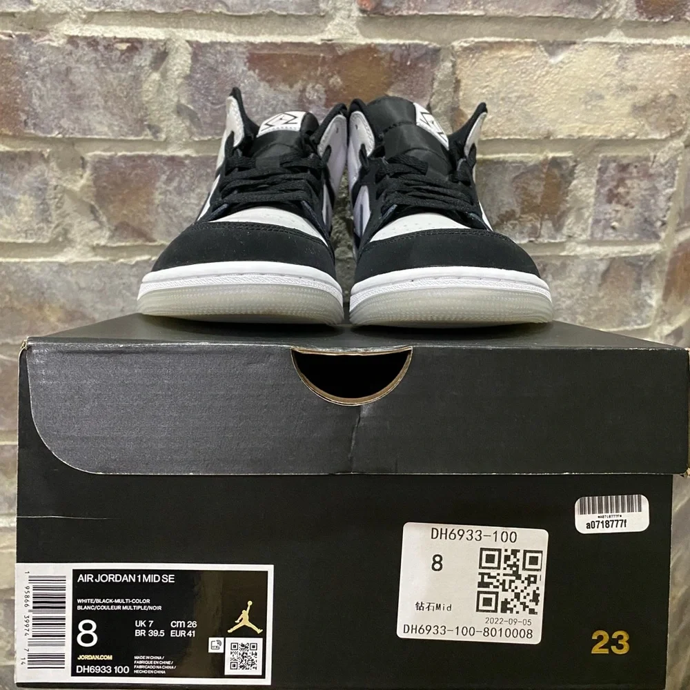 Air Jordan mid SE black and iridescent white. Men's size 8. Brand new, perfect - Picture 5 of 13